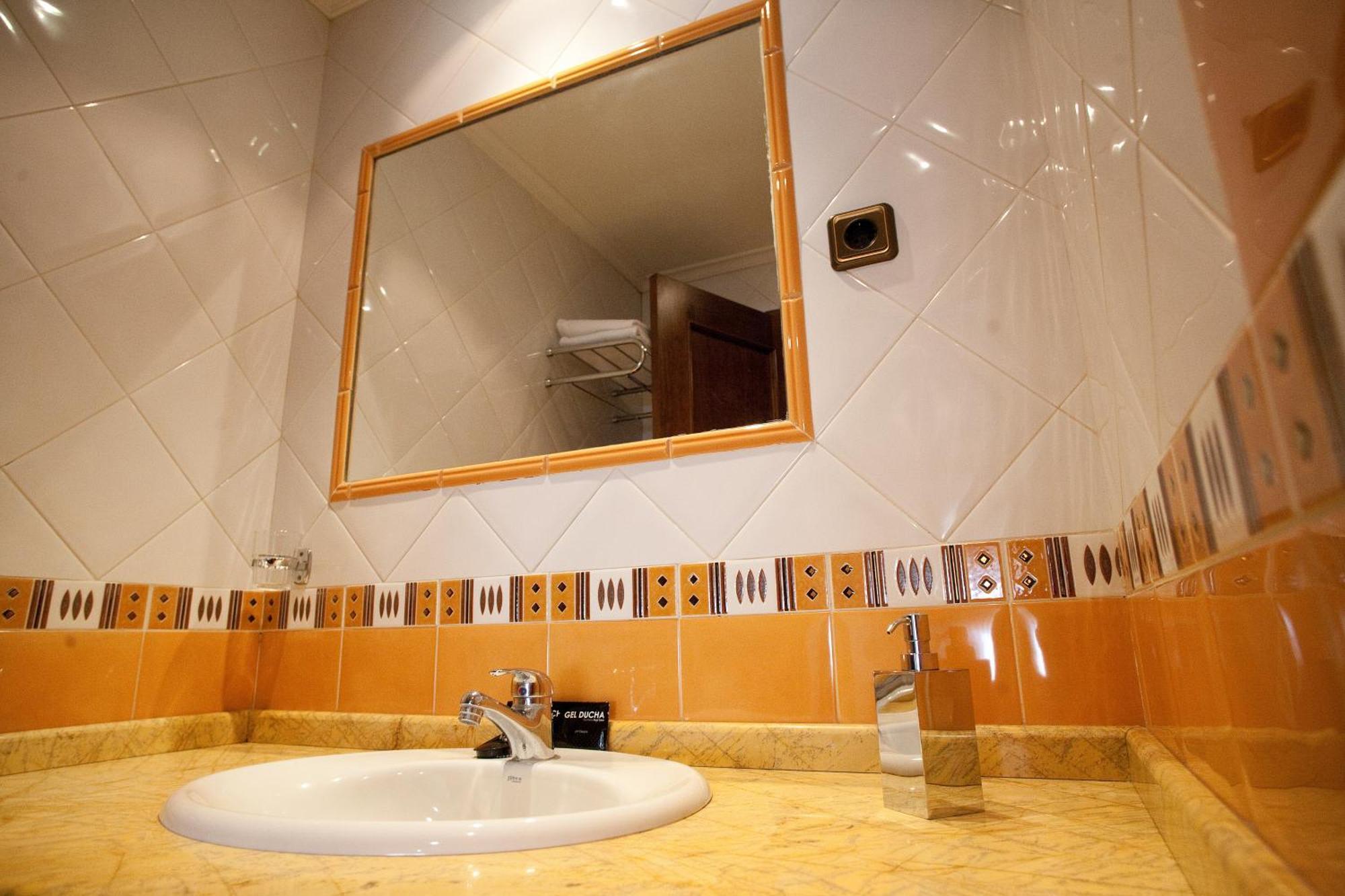 Hotel El Balcon Avilés Zewnętrze zdjęcie